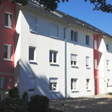 Fassade eines klassischen Mehrfamilienhauses